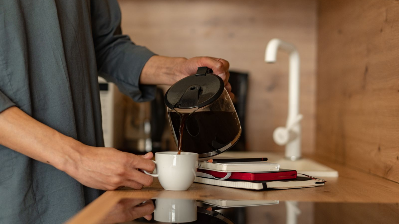 Café Kitchen Color Palettes: 10 Warm Coffee-Shop Schemes